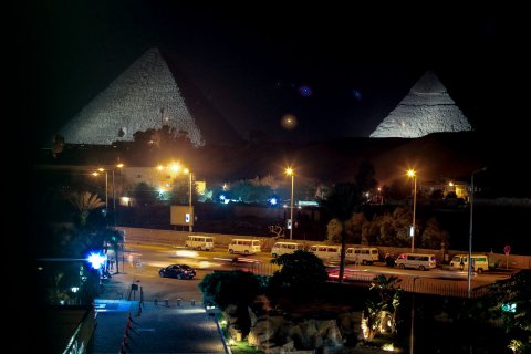 Pyramiden von Gizeh und Sphinx